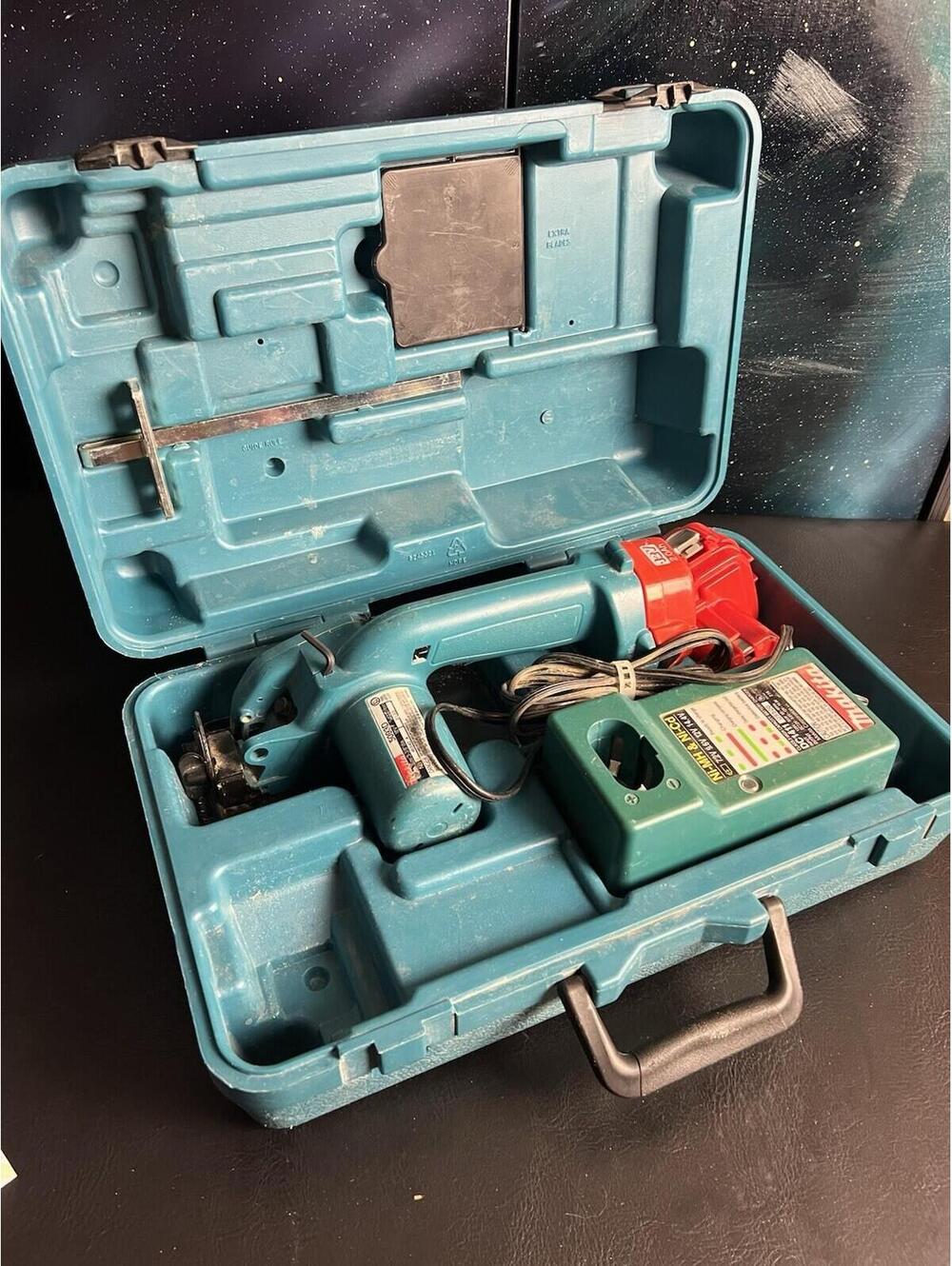 Makita 5093D Mini Circular Saw Electric With 2 Batteries, Charger, Case, Blades